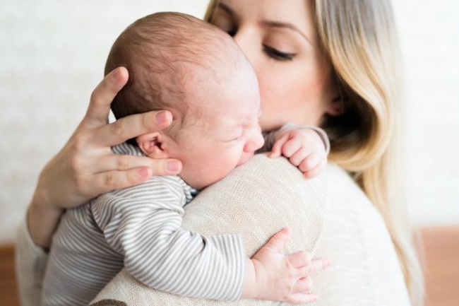 Medidas simples que podem ajudar a diminuir desconforto do refluxo em bebê!