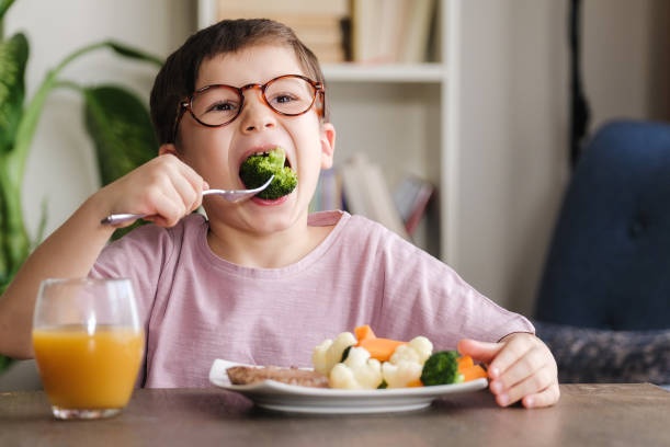 3 nutrientes que não podem faltar no prato de uma criança para uma alimentação saudável… 