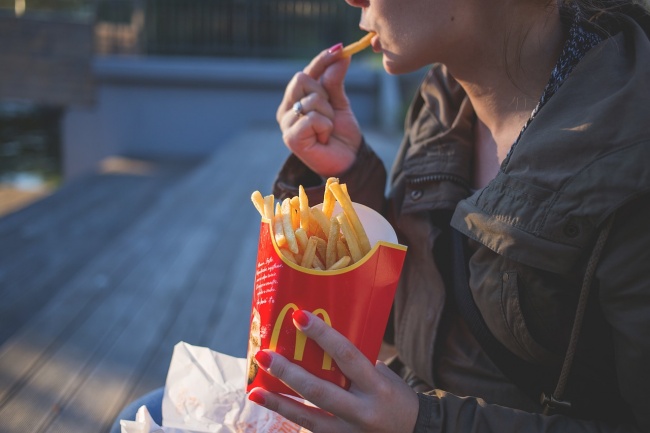 A questão é: você está sentindo fome ou apenas desejando comer?